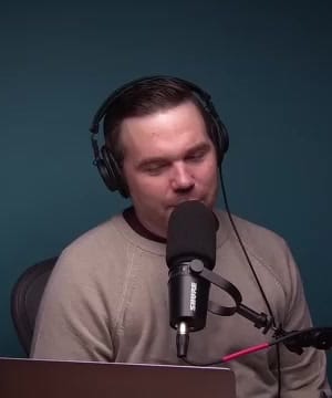 AI Wearables and the Future of Siri thumbnail